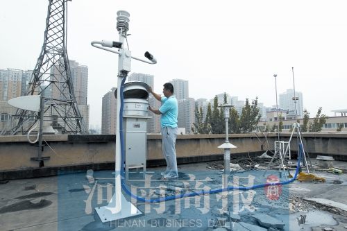 鄭州灰霾監(jiān)測(cè)站正在調(diào)試，預(yù)計(jì)9月將正式投入使用 記者 鄧萬(wàn)里/攝