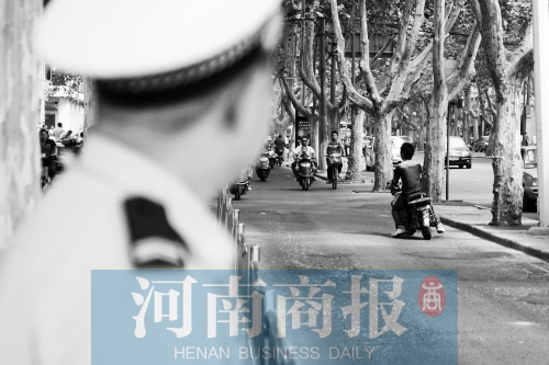 有警察，趕緊掉頭！