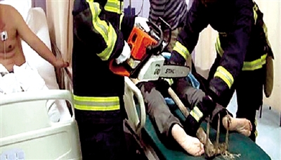 一陣痛，鐵耙柄插進(jìn)身體里