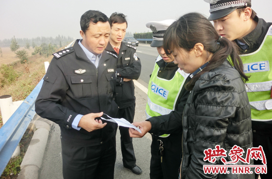 女子開(kāi)著廂貨車在高速狂奔 竟拉著一噸多爆炸物 女子開(kāi)著廂貨車在高速狂奔 竟拉著一噸多爆炸物