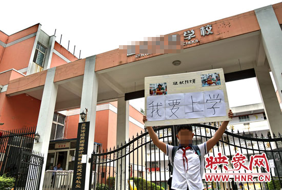 小聶對(duì)自己的母校感情很復(fù)雜。