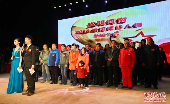 全體獲獎(jiǎng)?wù)吆嫌傲裟? alt=