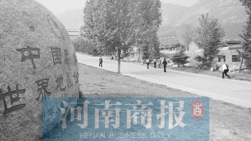 嵩陽書院旁建大片仿古建筑 登封市文物局:為了申遺 嵩陽書院旁建大片仿古建筑 登封市文物局:為了申遺