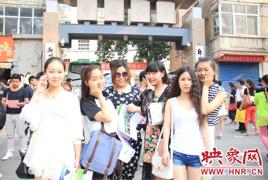 畢業(yè)和同學(xué)一起去旅行是不少考生的選擇。