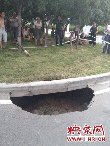 西三環(huán)與建設路交叉口去年就塌陷了三次