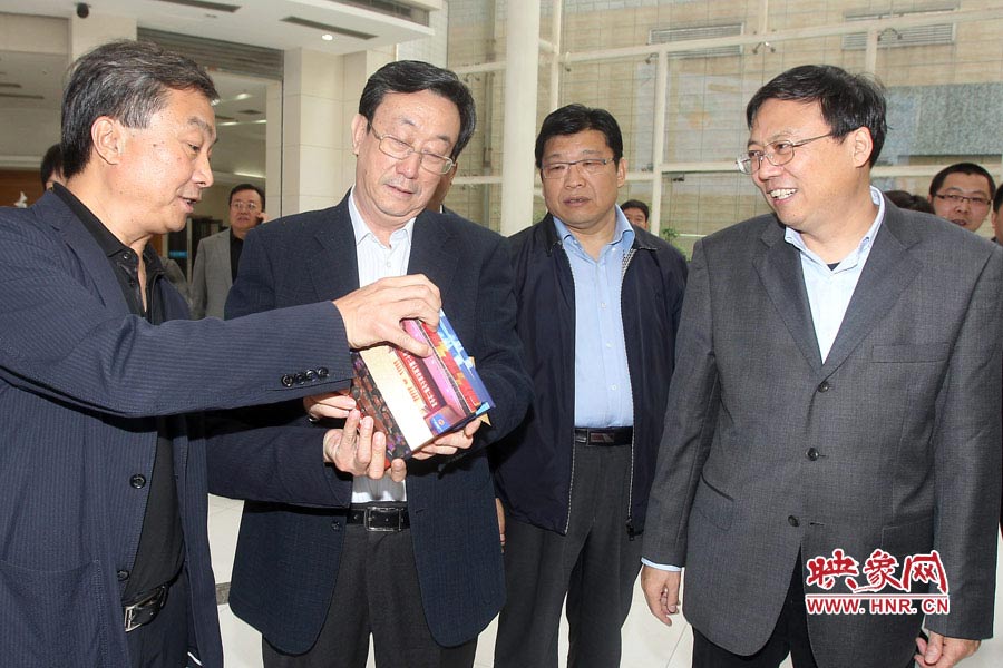 河南省委書(shū)記、省人大常委會(huì)主任郭庚茂視察河南電視臺(tái) 東方今報(bào)記者沈翔 劉棟杰/攝