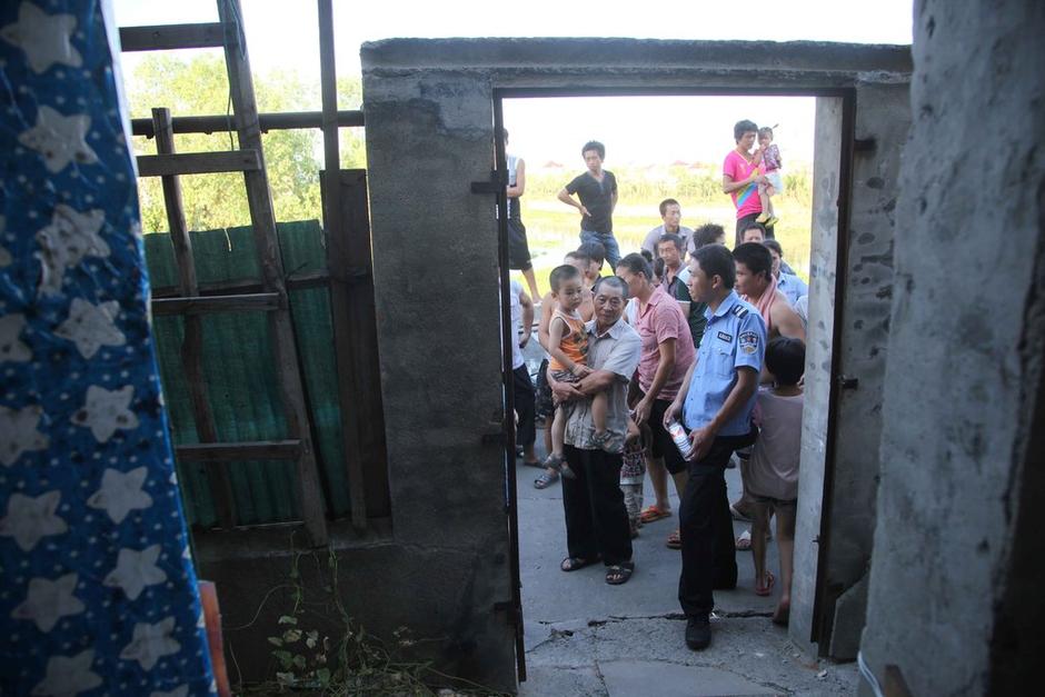 2013年08月06日消息，浙江省嘉興市秀洲區(qū)油車港鎮(zhèn)濮家灣村蠟燭浜一帶，是典型的城中村。村中農(nóng)民房被分隔成許多間出租給附近打工者。