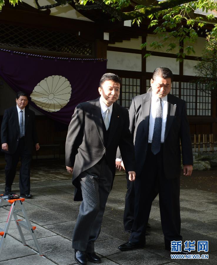 日本總務(wù)大臣和上百名國(guó)會(huì)議員參拜靖國(guó)神社 日本總務(wù)大臣和上百名國(guó)會(huì)議員參拜靖國(guó)神社