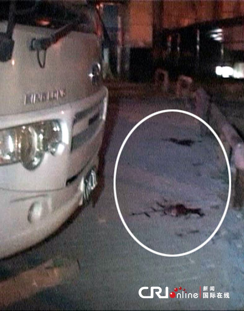 南京一女子當(dāng)街產(chǎn)嬰 隨后棄子離開(kāi) 南京一女子當(dāng)街產(chǎn)嬰 隨后棄子離開(kāi)