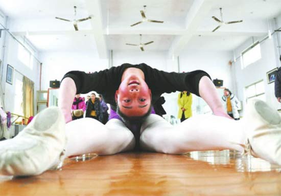 藝考面面觀之辛酸史 18歲女生騙外婆萬(wàn)元抽脂