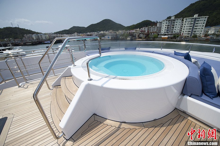 中國(guó)買家購(gòu)3億豪華游艇 中國(guó)買家購(gòu)3億豪華游艇