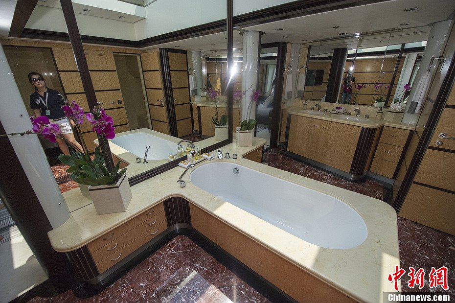 中國(guó)買家購(gòu)3億豪華游艇 中國(guó)買家購(gòu)3億豪華游艇