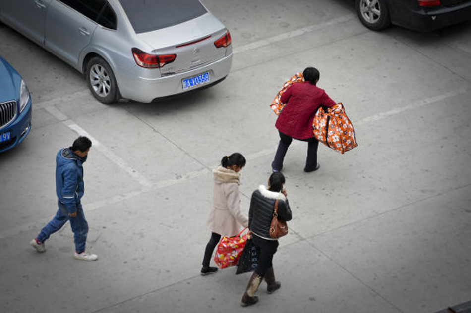 夫妻將病故女兒裝編織袋 要“完完整整帶回家” 夫妻將病故女兒裝編織袋 要“完完整整帶回家”