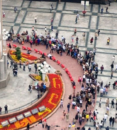 重慶一公司命員工爬行 稱(chēng)為挑戰(zhàn)壓力