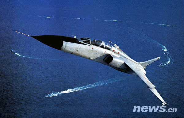 飛豹首批女飛行員:飛“爺們機”不在話下 飛豹首批女飛行員:飛“爺們機”不在話下