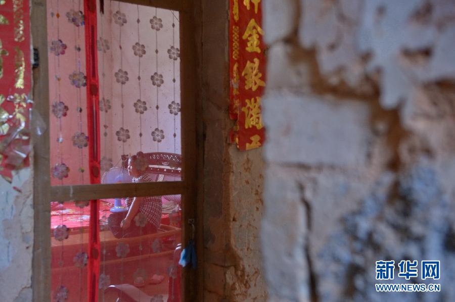 農(nóng)場棚戶區(qū)的最后留守家庭：留下的是回憶，迎來的是幸福