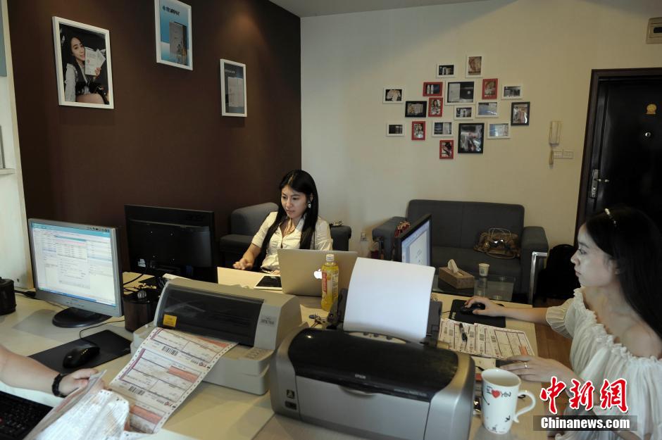 一對姐妹花的電商人生 一對姐妹花的電商人生