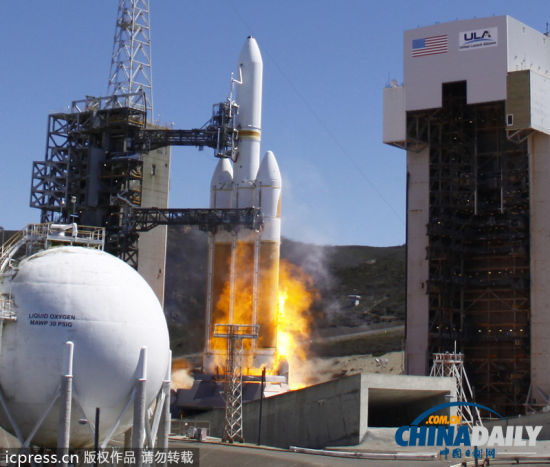 地時間2013年8月28日,在美國加州范登堡空軍基地,美國最大的“德爾塔IV”型重型火箭發(fā)射升空,將一顆機密間諜衛(wèi)星送入太空。