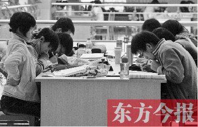 專家認為，內(nèi)地高校對學生創(chuàng)造性、自主性的培養(yǎng)不及港校