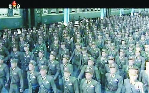 約2萬名朝鮮朝鮮人民軍基層軍官近日陸續(xù)抵達(dá)平壤，準(zhǔn)備出席軍方大會。