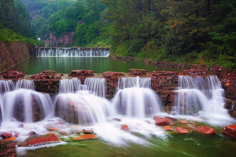 龍?zhí)洞髰{谷 龍?zhí)洞髰{谷
