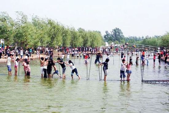 金駱駝鳥(niǎo)游樂(lè)園之水上樂(lè)園