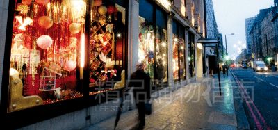 在圣誕節(jié),即使window shopping也很美好。