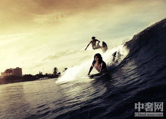 與海浪搏擊 全球十個(gè)最美麗的沖浪勝地