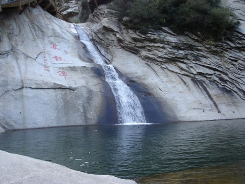 夏日避暑鉆進(jìn)京郊瀑布 京郊三大觀瀑好去處 夏日避暑鉆進(jìn)京郊瀑布 京郊三大觀瀑好去處