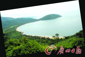 長(zhǎng)長(zhǎng)的沙灘海岸。