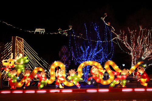 龍慶峽賞冰燈 冬日里的炫麗童話(huà)世界 龍慶峽賞冰燈 冬日里的炫麗童話(huà)世界