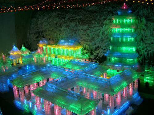 龍慶峽賞冰燈 冬日里的炫麗童話(huà)世界 龍慶峽賞冰燈 冬日里的炫麗童話(huà)世界