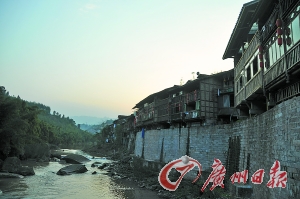 　　夕陽下的古鎮(zhèn)?！? complete=