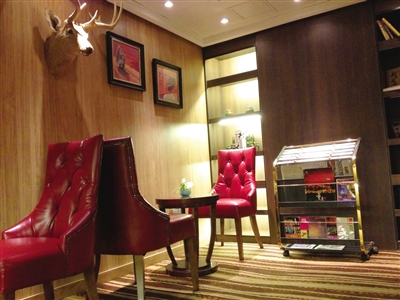 　　28平方米的豪華標(biāo)準(zhǔn)間設(shè)施齊全。