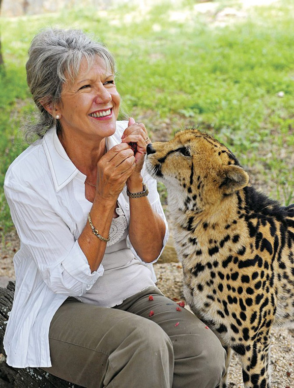　　自然保護(hù)區(qū)、瀕危動(dòng)物 中心、奢華營(yíng)地酒店,無(wú)一不是Lente女士熱愛(ài)動(dòng)物和大自然的杰作