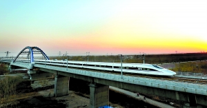 　　京廣高鐵連通南北大動(dòng)脈。