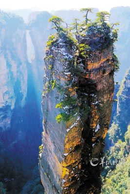 　　世界上迄今為止所發(fā)現(xiàn)的垂直高差最大的天然自生石板橋。