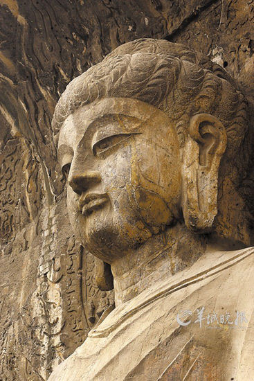 龍門石窟盧舍那大佛洗凈鉛華,卻依舊妙相莊嚴 龍門石窟盧舍那大佛洗凈鉛華,卻依舊妙相莊嚴
