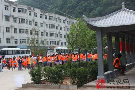 王屋山漂流盛大開(kāi)漂 全國(guó)近千家旅行社激情體驗(yàn) 王屋山漂流盛大開(kāi)漂 全國(guó)近千家旅行社激情體驗(yàn)