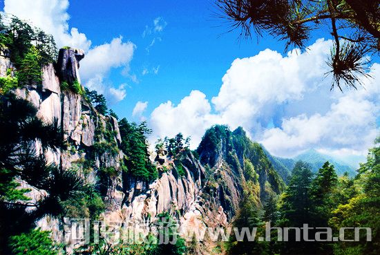 寶天曼首屆家庭登山節(jié)開幕 國(guó)慶“曼”游賞紅葉