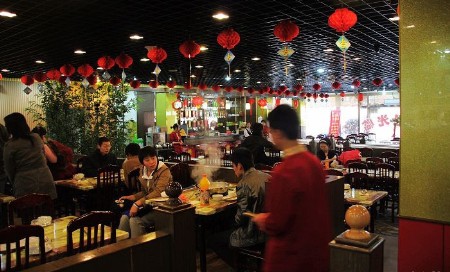 來到四川,不吃火鍋就對(duì)不起這片火辣辣的土地。