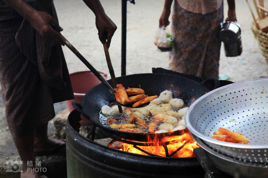 緬甸，繽紛的街邊平民小吃