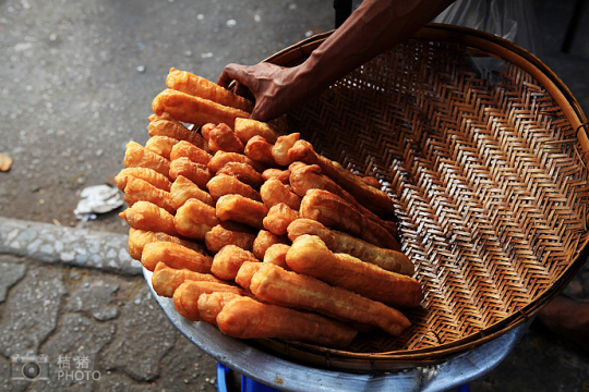 緬甸，繽紛的街邊平民小吃