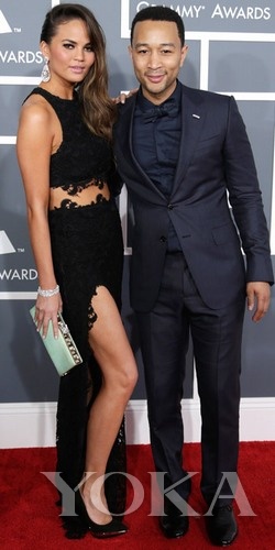 約翰·傳奇和女友Chrissy Teigen，Chrissy身穿Joy Cioci