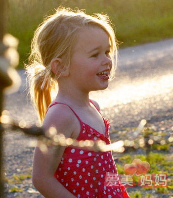 家長過度保護 孩子的獨立性會變差 家長過度保護 孩子的獨立性會變差
