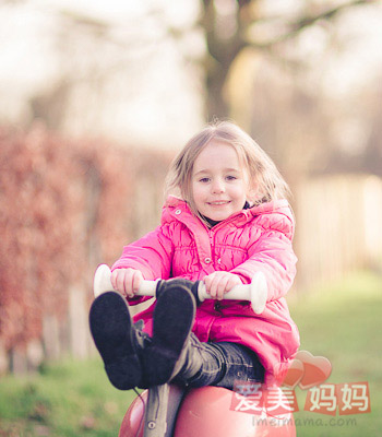 家長過度保護 孩子的獨立性會變差 家長過度保護 孩子的獨立性會變差