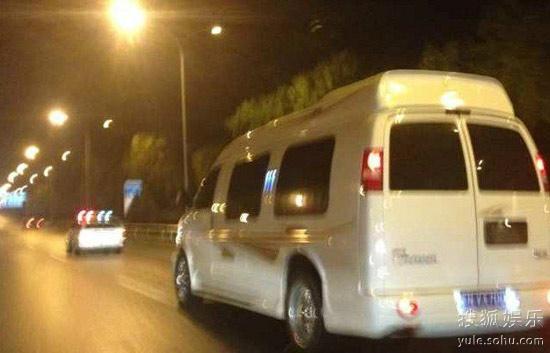 被警方帶走 被警方帶走