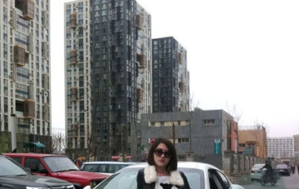 郭美美的座駕瑪莎拉蒂購(gòu)于2011年4月2日，購(gòu)車款為240萬(wàn)元。