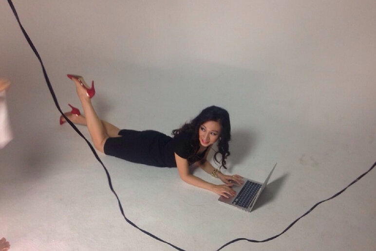 林薇穿黑色優(yōu)雅短裙 林薇穿黑色優(yōu)雅短裙