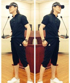 李詠著運(yùn)動(dòng)裝講課 李詠著運(yùn)動(dòng)裝講課